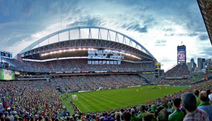 斯坦福桥温情之夜，霍顿泪别蓝桥，切尔西三球完胜巴萨晋级在望