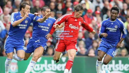 欧冠决赛巅峰对决，皇马3-1力克利物浦，本泽马梅开二度锁定队史第15冠