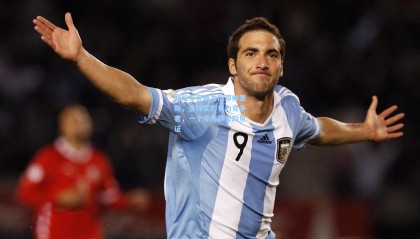 赫拉芬贝赫力挺邓弗里斯，金球奖的有力竞争者，一个非凡赛季的见证