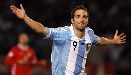 德甲联赛激战正酣，拜仁慕尼黑与多特蒙德上演巅峰对决